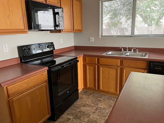 2nd image of 1176 S Fresno Ct
