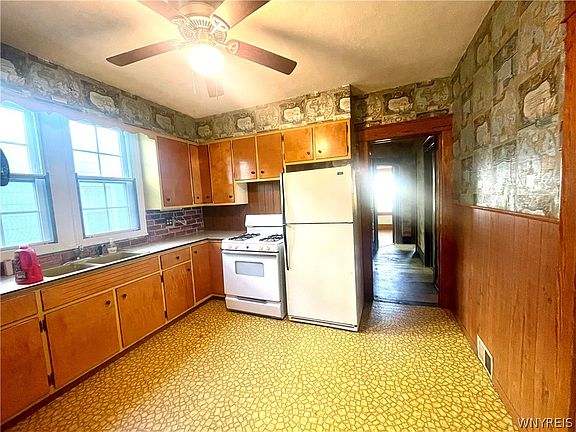 2nd image of 75 Harding Rd