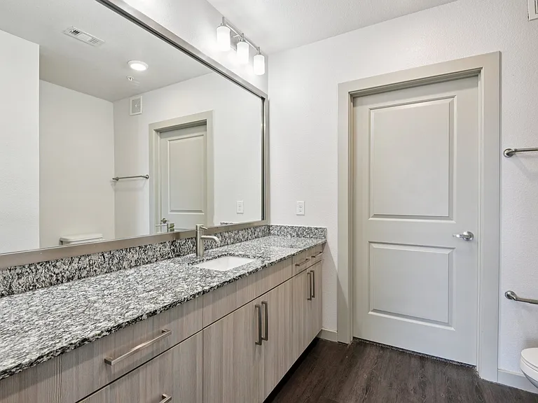 Rivera on Broadway Apartments — Photo 95