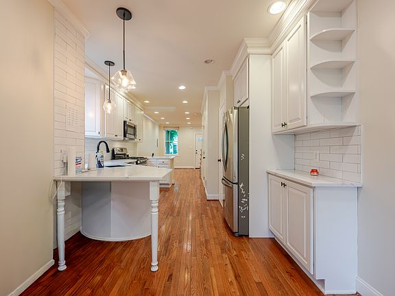 5th image of 1524 Constitution Ave NE