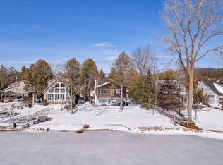 1359 Lakeview Rd, West Bend, WI 53090