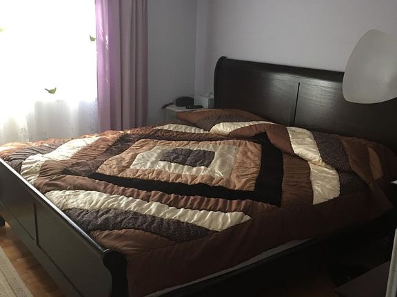 Secondary bedroom (will fit kingsize bed).