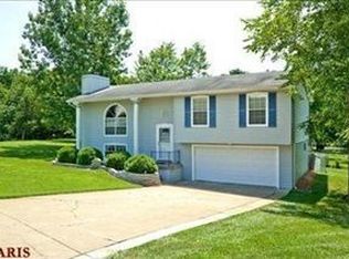 2154 Gregory Dr, Pacific, MO 63069