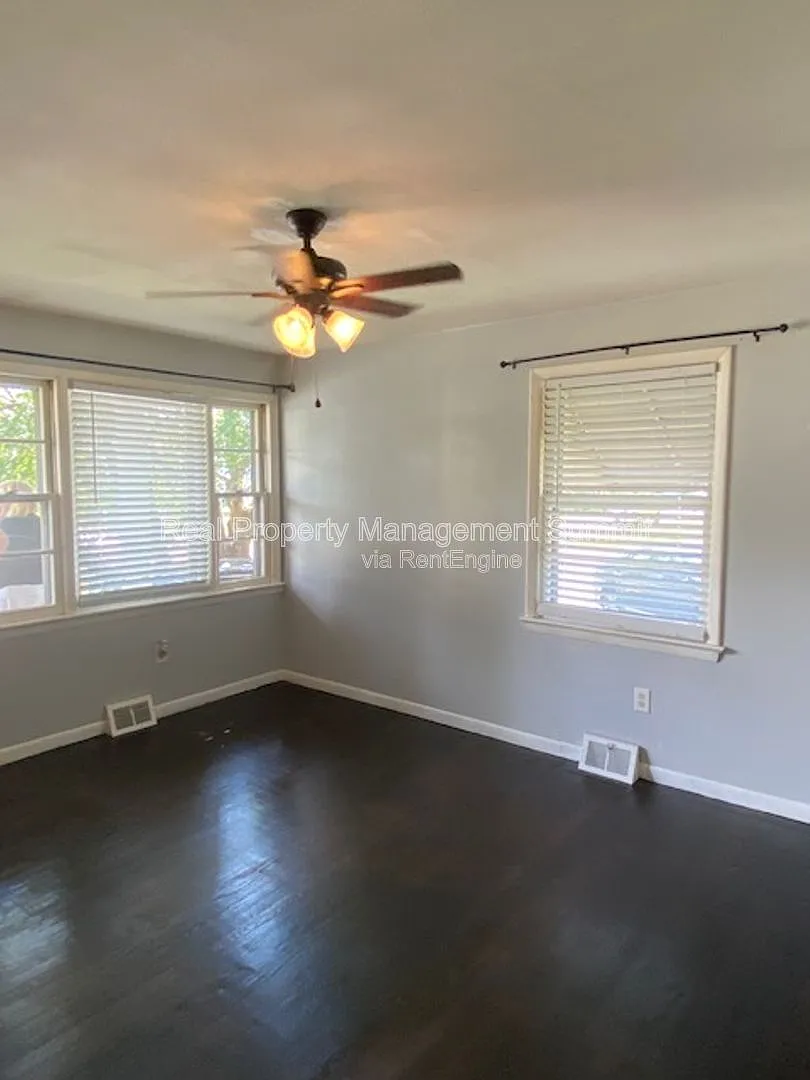 3 bed, 1.0 bath, 999 sqft, $1,545 — Photo 4