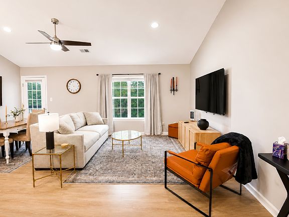 3rd image of 131 Wexford Dr Unit 301