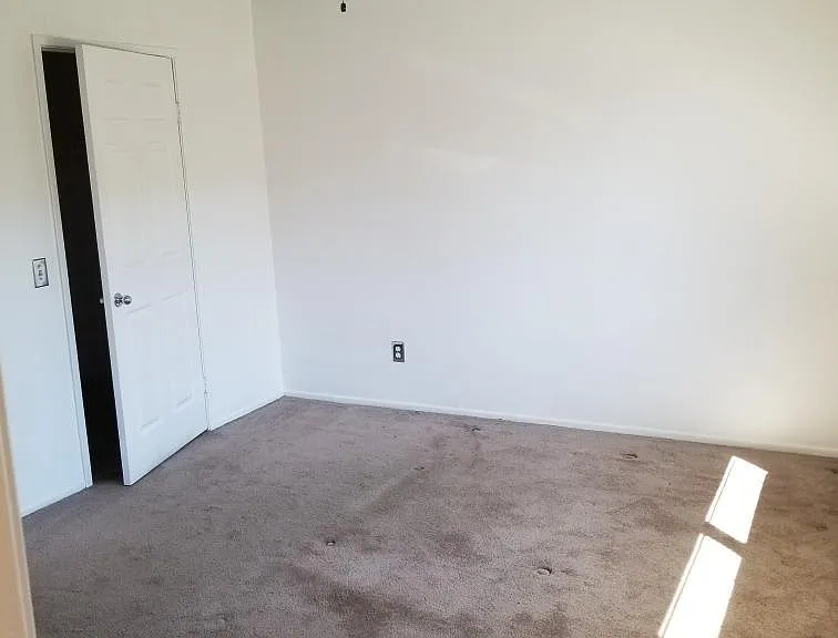 4425 Bartel Dr — Photo 9