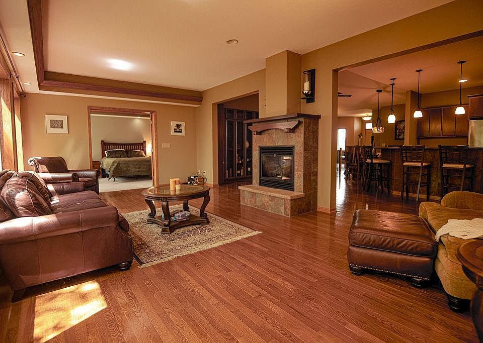 1st image of 609 4th Circle Dr SE