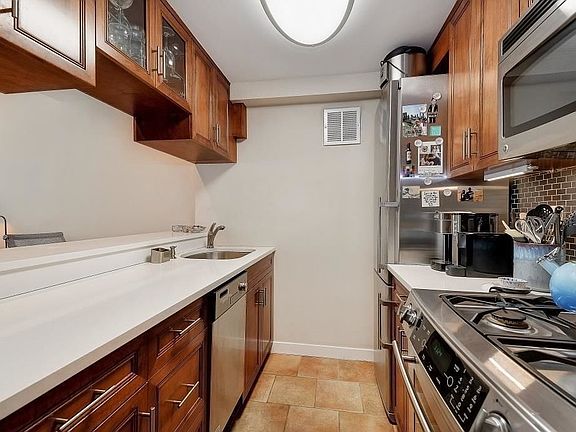 4th image of 35 Park Ave APT 16D