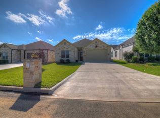 121 Pinehurst St, Meadowlakes, TX 78654