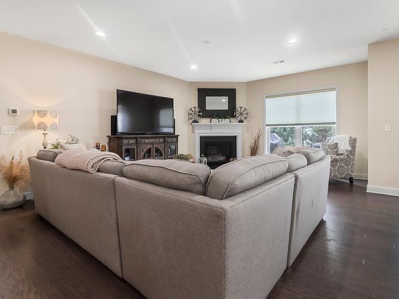 3rd image of 103 Fairgate Dr