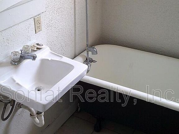 4th image of 8625 Nelson St #8625