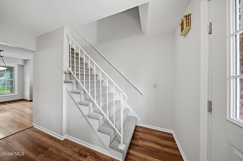 5th image of 60 Aspen Circle