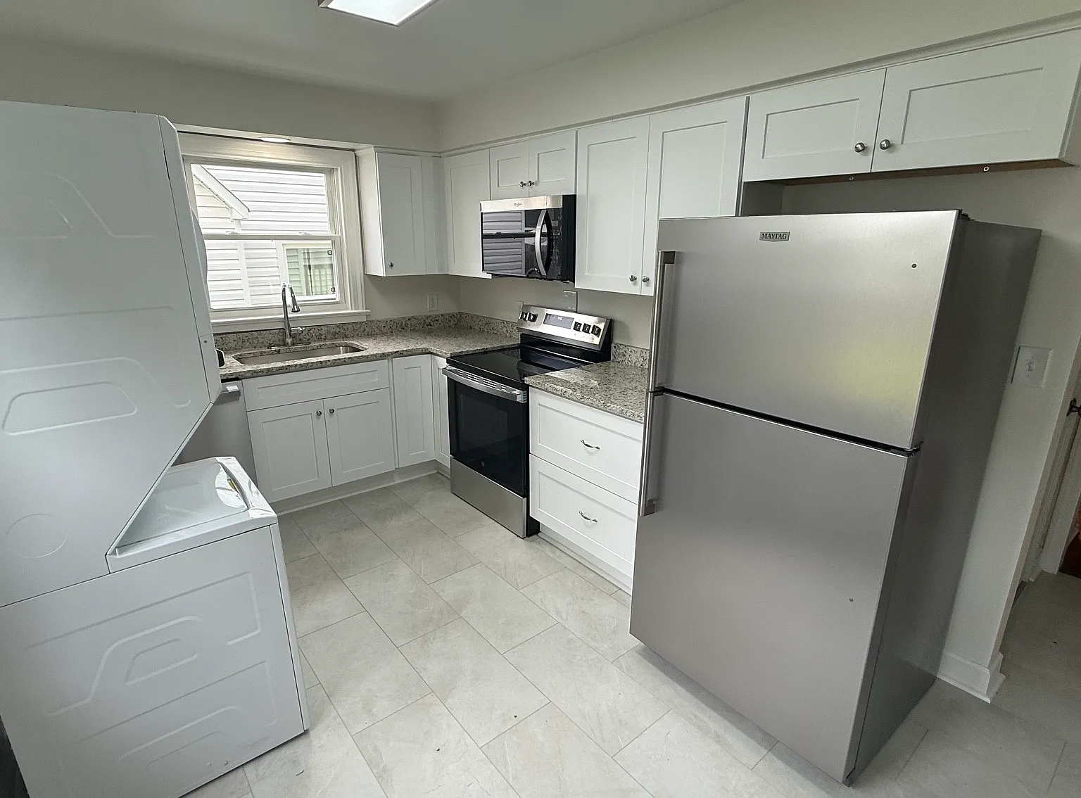2 bed, 990 sqft, $1,975 — Photo 3