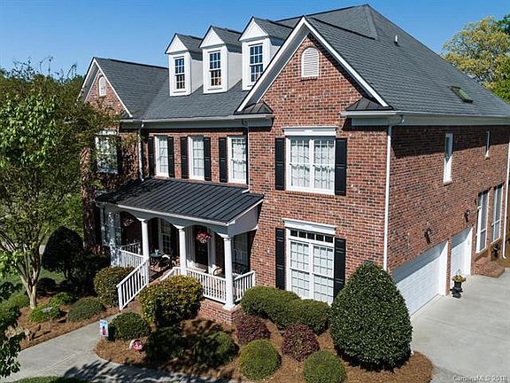 4th image of 216 Royalton Pl