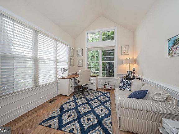 5th image of 305 Sunny Brook Ln