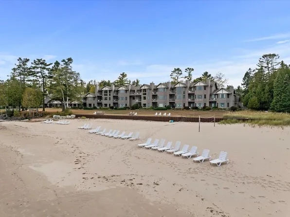 4676 Glidden Dr Unit 104, Sturgeon Bay, WI 54235