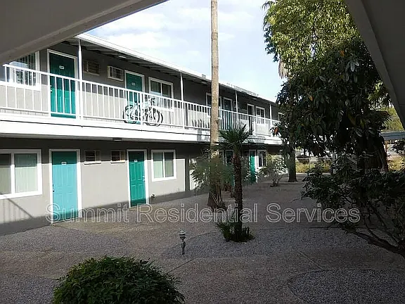 Eastpointe — Photo 3