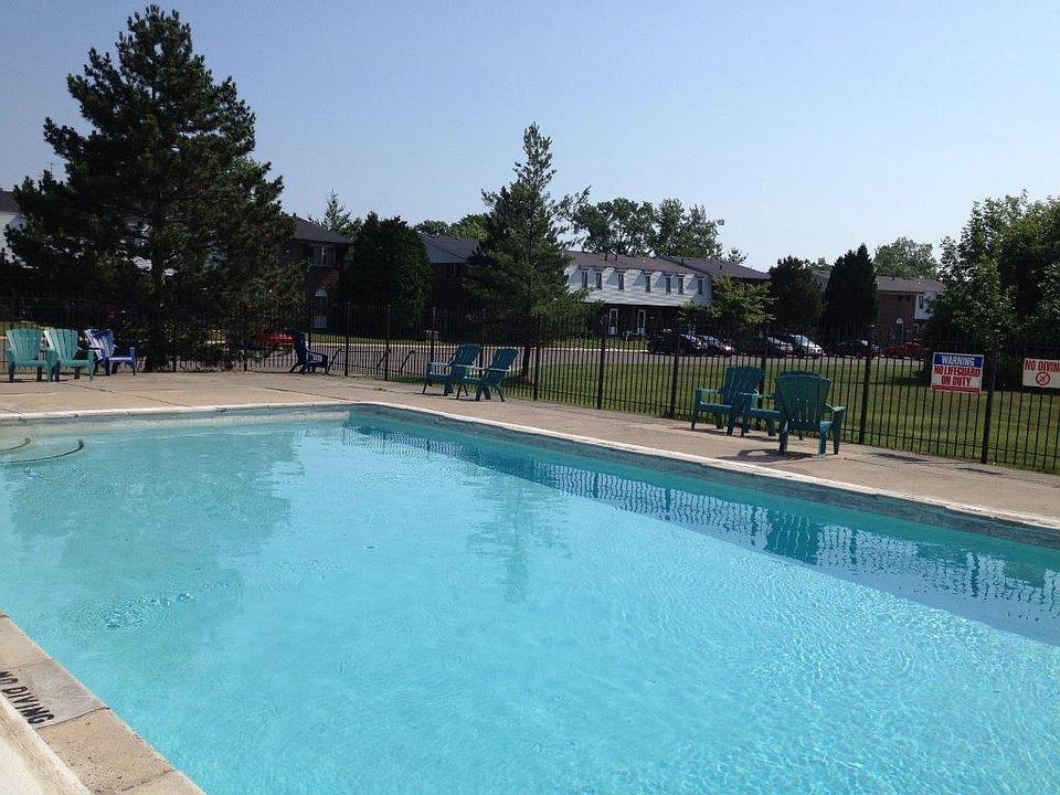2nd image of 28536 Place St