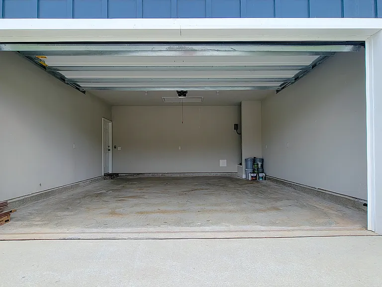 3924 Shady Grove Dr — Photo 2