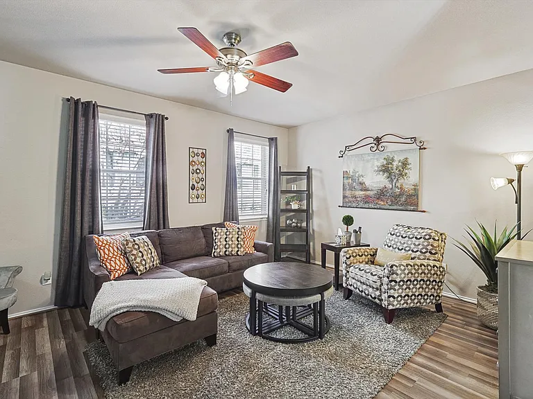 4064 Kyndra Cir — Photo 2
