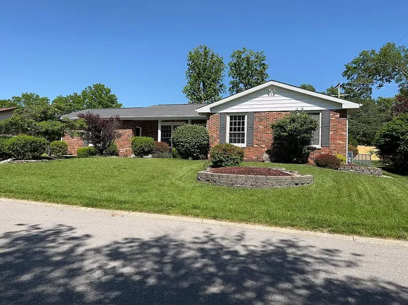 5305 Dover Dr, Godfrey, IL 62035