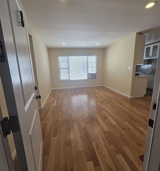 5950 Carlton Way #8 — Photo 1