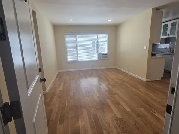 5950 Carlton Way APT 8, Los Angeles, CA 90028
