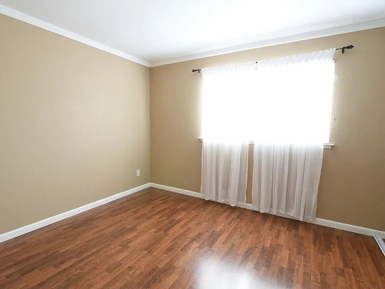 2137 Eilene Dr — Photo 12