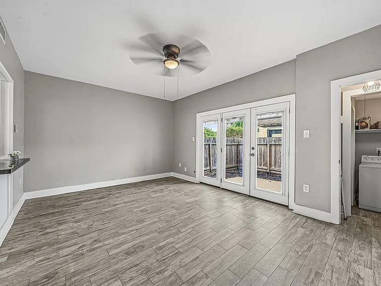 830 Threadneedle St #240 — Photo 13