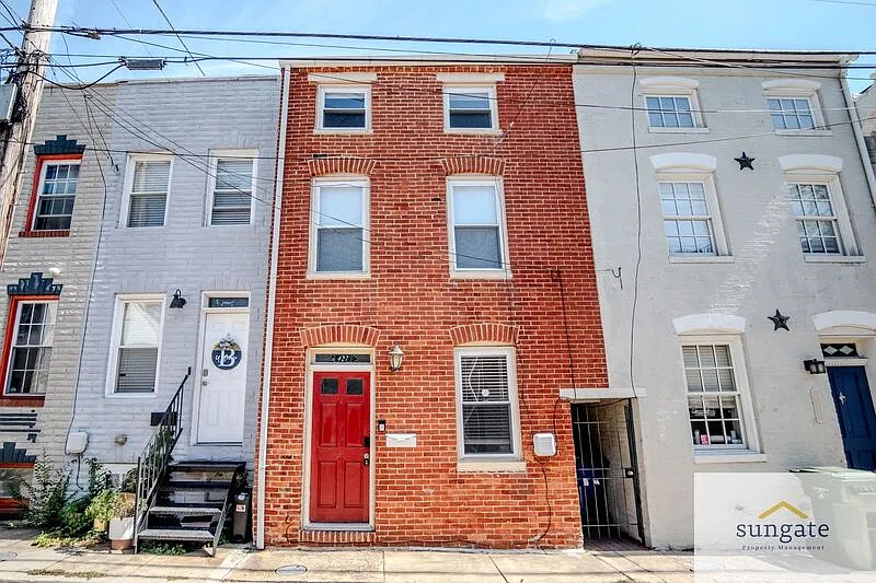 2 bed, 1.5 bath, 999 sqft, $2,200 — Photo 1
