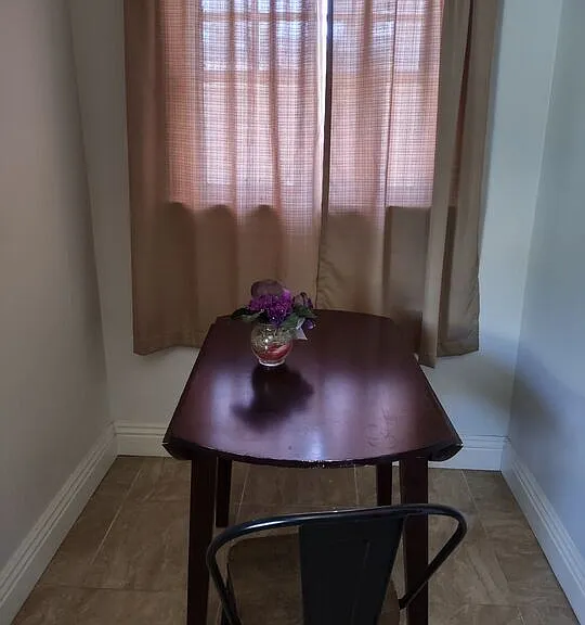 2142 S Victoria Ave — Photo 17