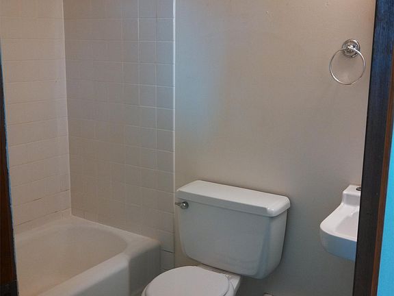 5th image of 902 Luther Pl APT 4
