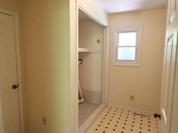 5th image of 515 Stonewall St