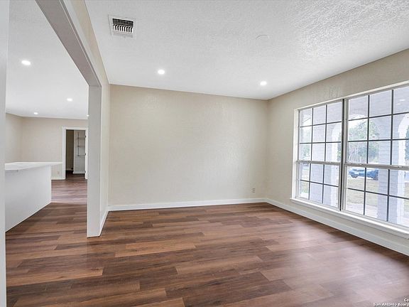 5th image of 514 Hot Wells Boulevard