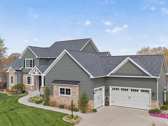 3rd image of 414 River Pointe Dr