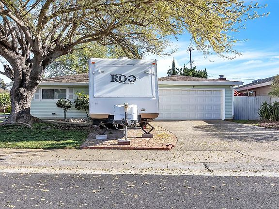 3rd image of 10406 Ambassador Dr