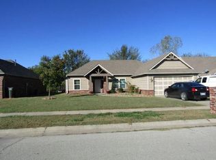 2102 S Russell St, Skiatook, OK 74070