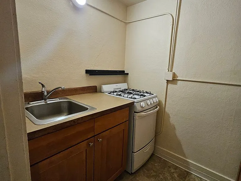 Hudson House — Photo 12