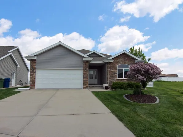 4705 10th Avenue Pl, Kearney, NE 68845