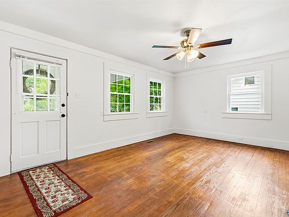 3rd image of 605 4th St NE