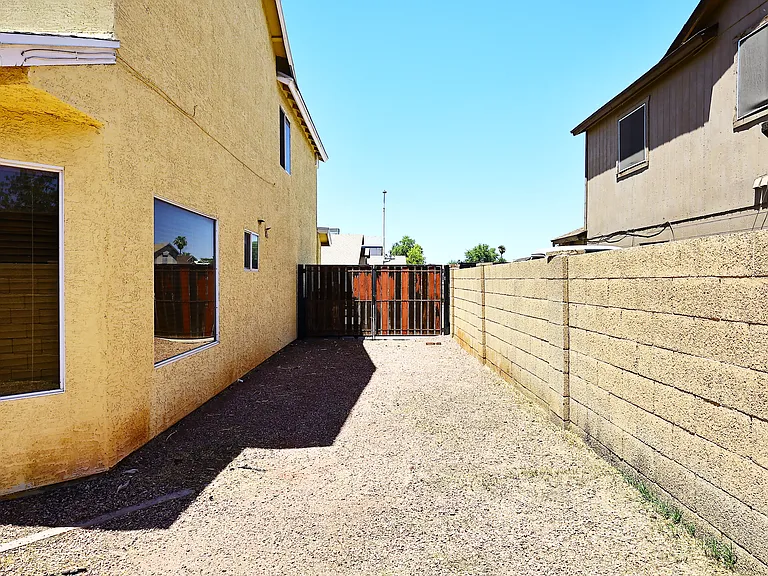 8935 W Windsor Ave — Photo 43