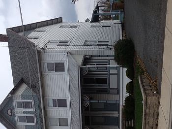2nd image of 121 S Queen St