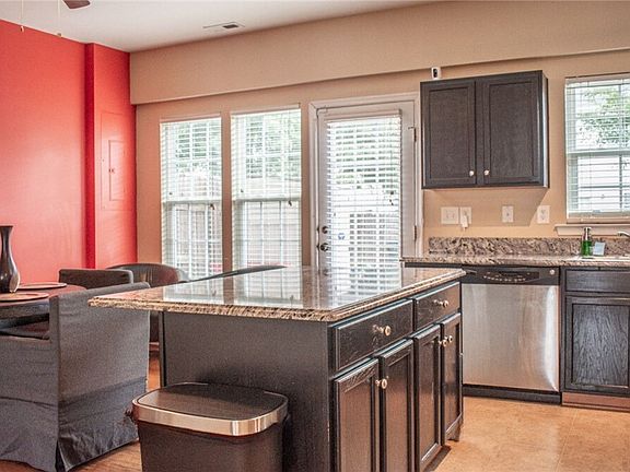 5th image of 210 Bay Coat Dr