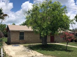 108 W Evergreen St, Uvalde, TX 78801