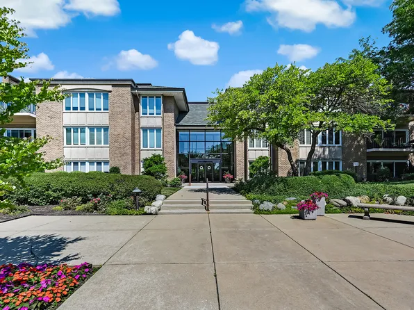 1 Oak Brook Club Dr APT B202, Oak Brook, IL 60523