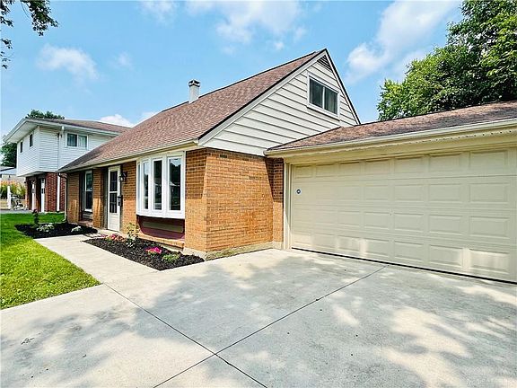 3rd image of 620 Morning Glory Ln