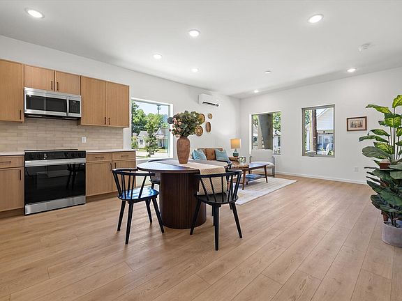 4th image of 2702 Long St #113