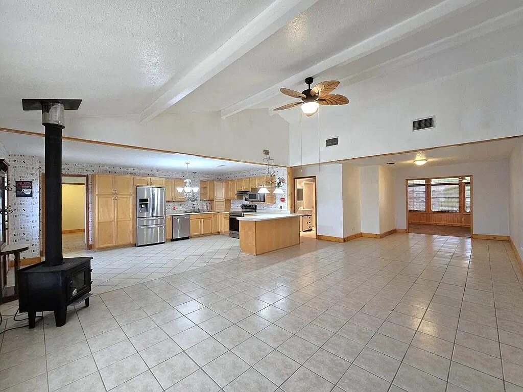 2 bed, 2.0 bath, 2368 sqft, $2,500 — Photo 2
