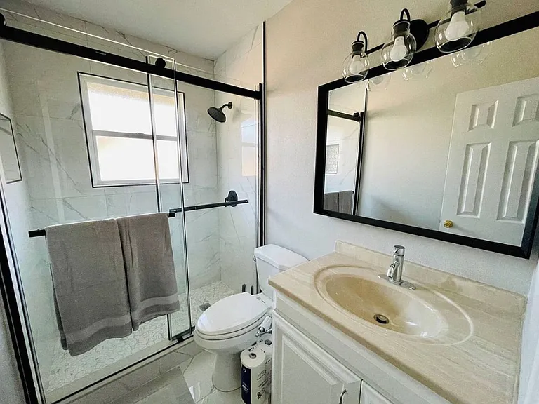 582 Revilo Blvd — Photo 5