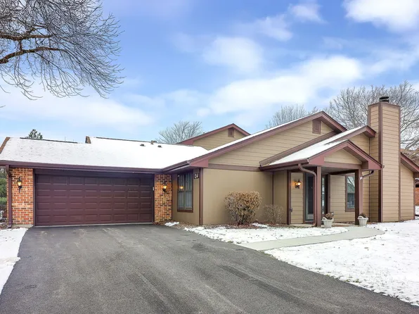 134 Indian Boundary Dr, Westmont, IL 60559